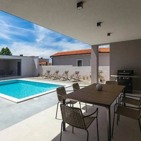 Nyaraló Median Póla