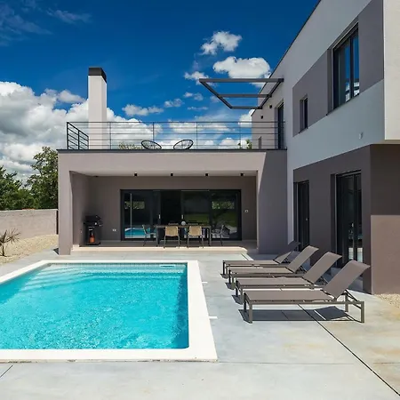 Nyaraló Median Póla