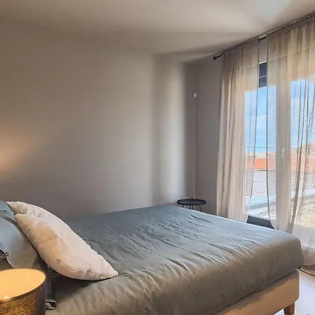 Median Nyaraló Póla